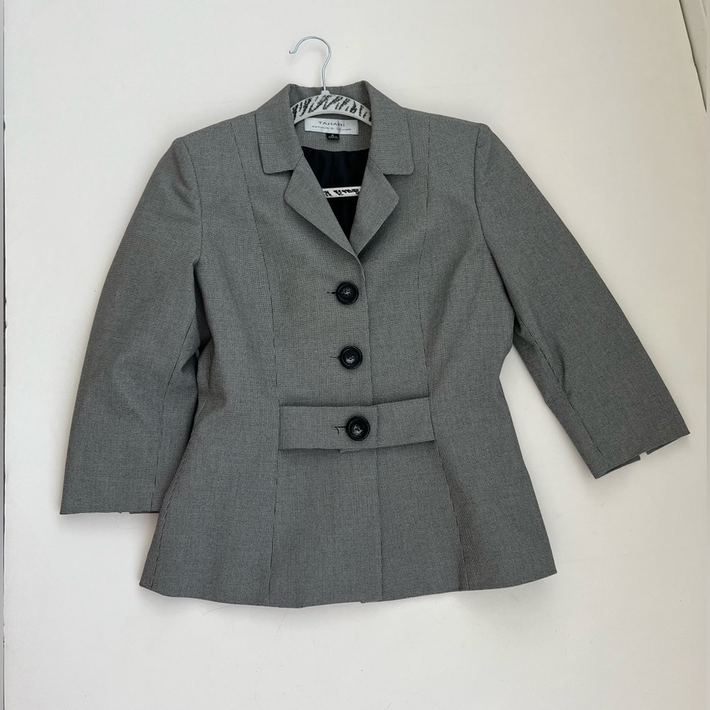 Tahari Arthur Levine Women’s Career Blazer in Houndstooth Grey/White.